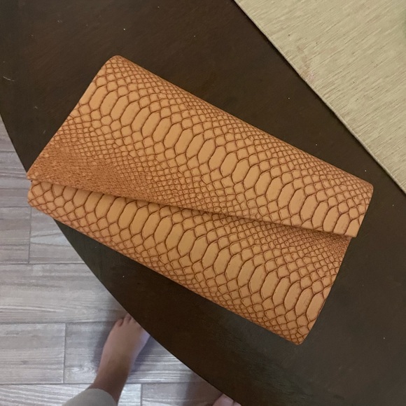 Hand bag with detachable strap - Picture 2 of 3